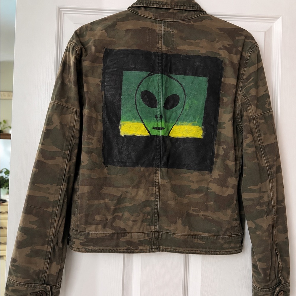 Sanctuary Camo Jacket with Green & Yellow Alien Back Art